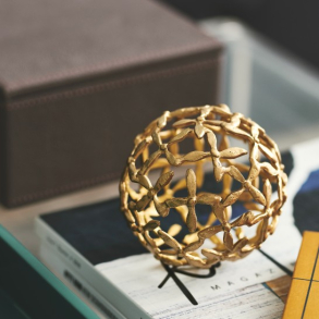 Ixora Deco Ball 8,5 cm Brass, Matt Gold Patina